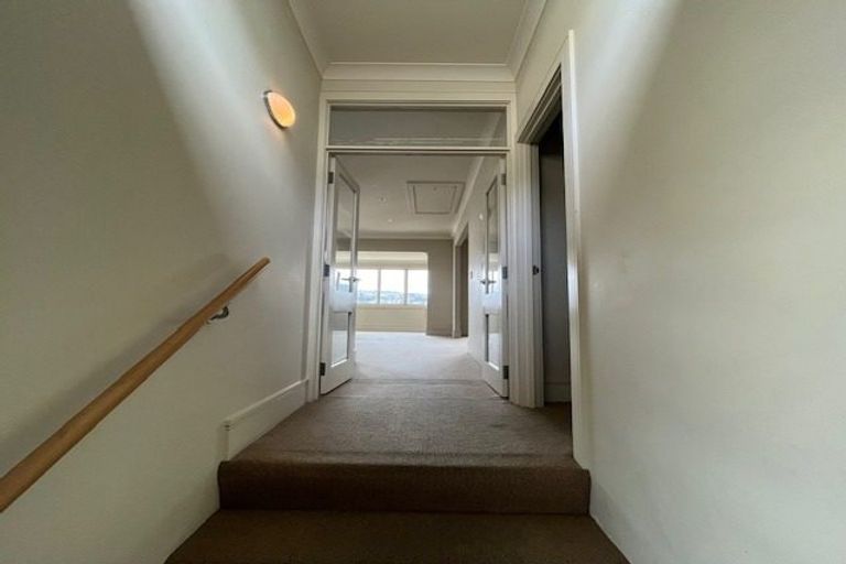 Photo of property in 10 Hawker Street, Mount Victoria, Wellington, 6011