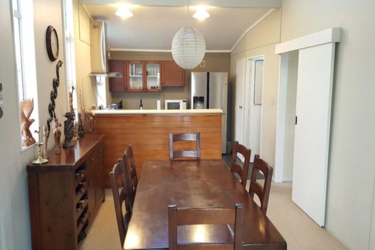 Photo of property in 20 Quigley Street, Newlands, Wellington, 6037