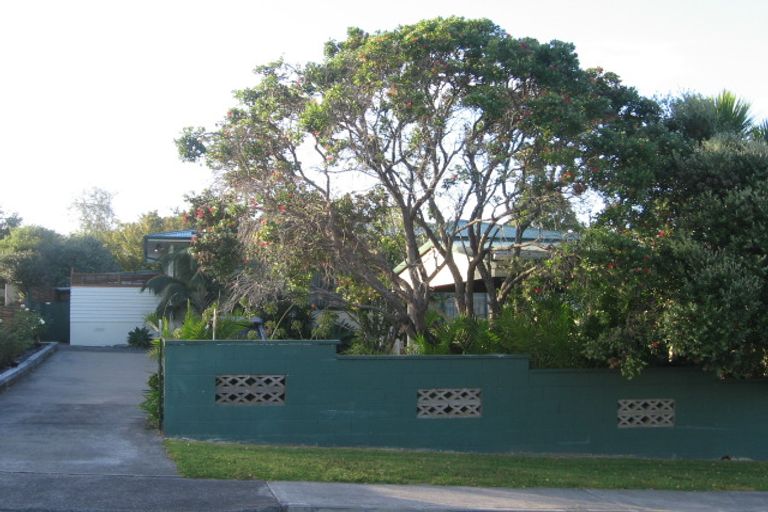 Photo of property in 92 Bruce Road, Glenfield, Auckland, 0629