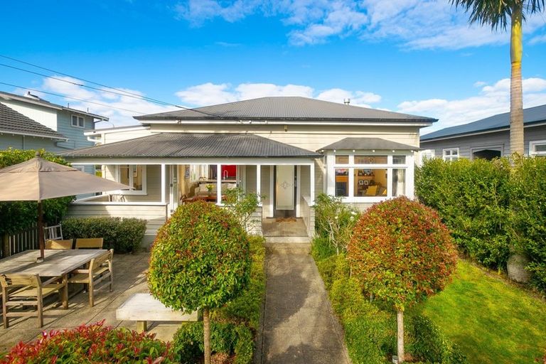 Photo of property in 63 Dignan Street, Point Chevalier, Auckland, 1022