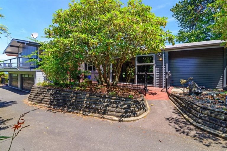 Photo of property in 21 Grand Vue Road, Kawaha Point, Rotorua, 3010