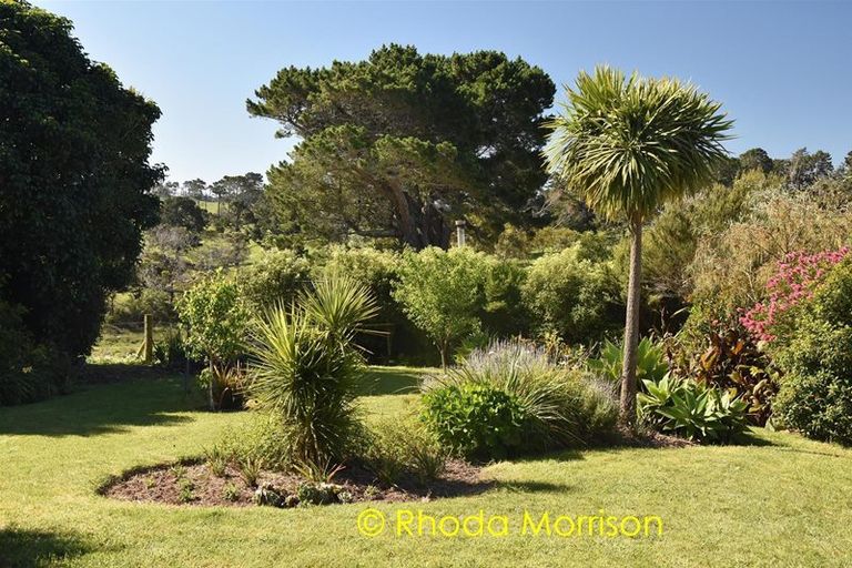 Photo of property in 42 Sandy Beach Road, Tinopai, 0593