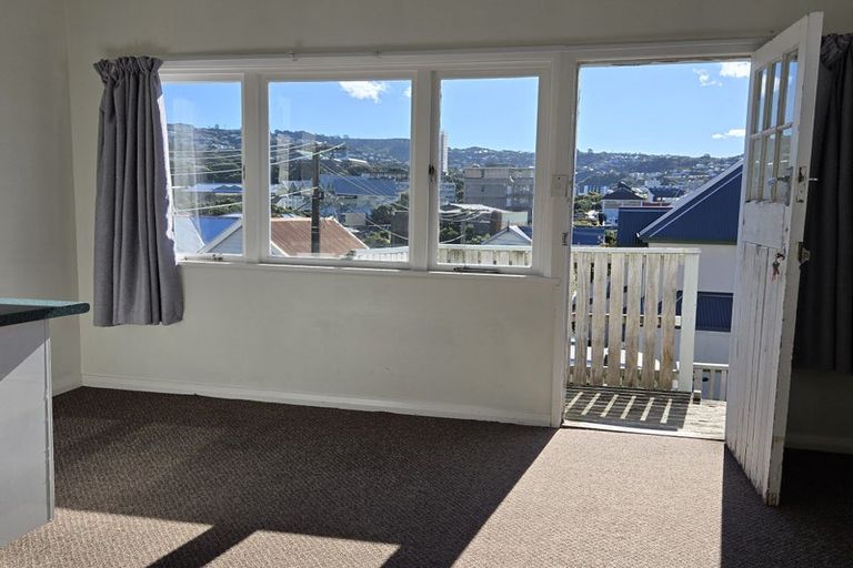 Photo of property in 132 Brougham Street, Mount Victoria, Wellington, 6011