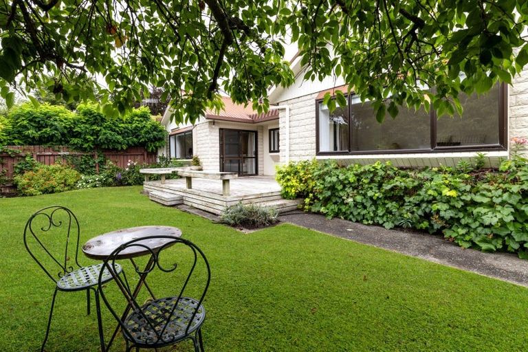 Photo of property in 1/125 Te Mata Road, Havelock North, 4130