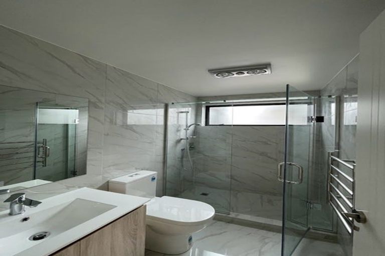 Photo of property in 8/101 Hobsonville Road, West Harbour, Auckland, 0618