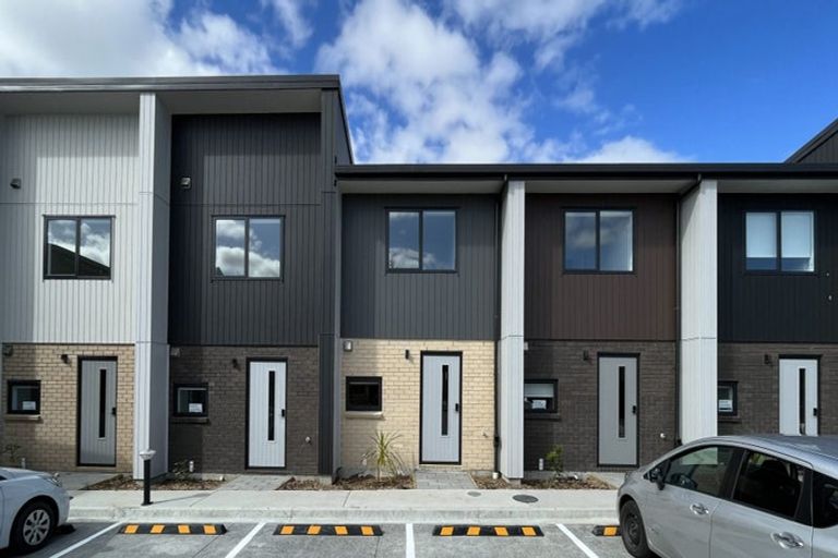 Photo of property in 6/476 West Coast Road, Glen Eden, Auckland, 0602