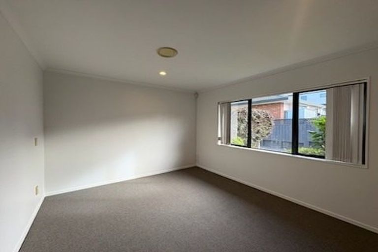Photo of property in 3 Grande Vue Road, Papatoetoe, Auckland, 2025