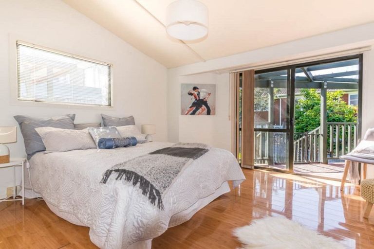 Photo of property in 33a Hutchinson Avenue, New Lynn, Auckland, 0600