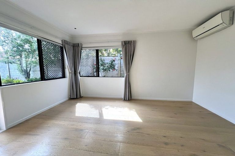 Photo of property in 9 West Fairway, Golflands, Auckland, 2013