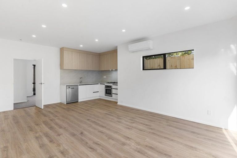 Photo of property in 8b Tahinga Street, Northcote, Auckland, 0627