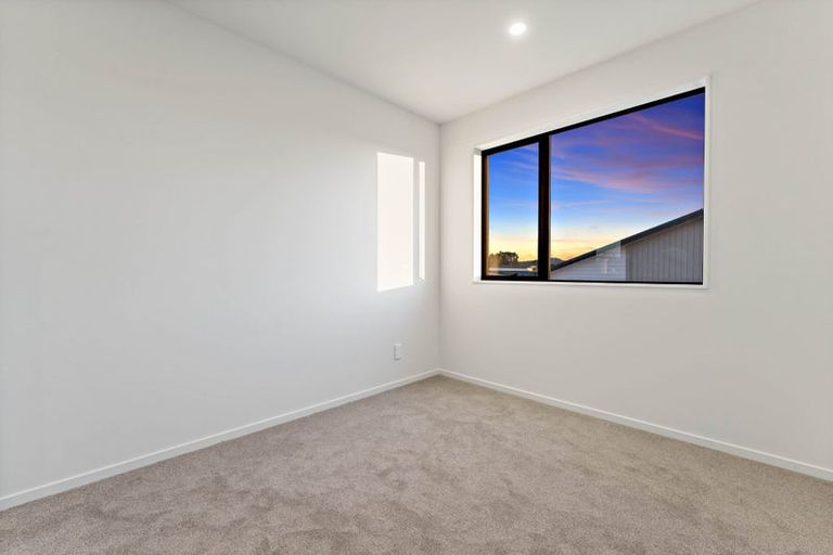 Photo of property in 3/16 Binsted Road, New Lynn, Auckland, 0600