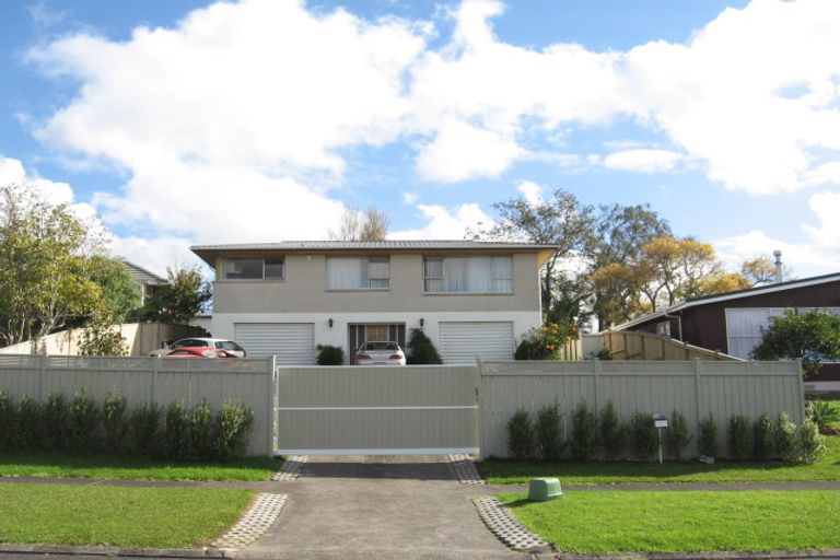 Photo of property in 17 Chatsworth Crescent, Pakuranga Heights, Auckland, 2010