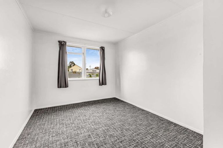 Photo of property in 12 Mcguire Street, Hawera, 4610