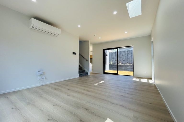 Photo of property in 17d Sorrel Crescent, Bucklands Beach, Auckland, 2012