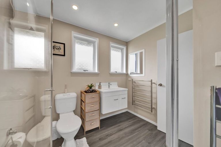 Photo of property in 19 Grenville Street, Marfell, New Plymouth, 4310