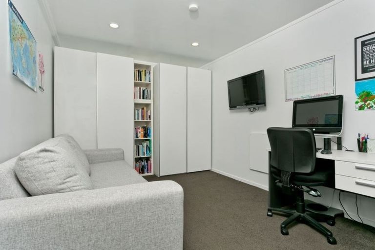 Photo of property in 2/7 Wilkinson Way, Browns Bay, Auckland, 0630