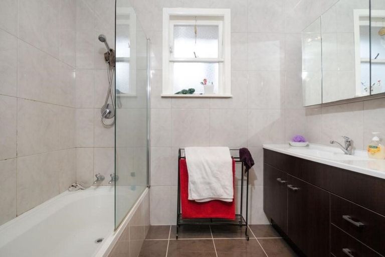 Photo of property in 246 Don Buck Road, Massey, Auckland, 0614