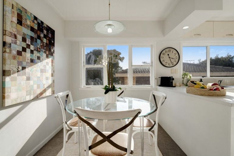Photo of property in 1/66 Coronation Road, Hillcrest, Auckland, 0627