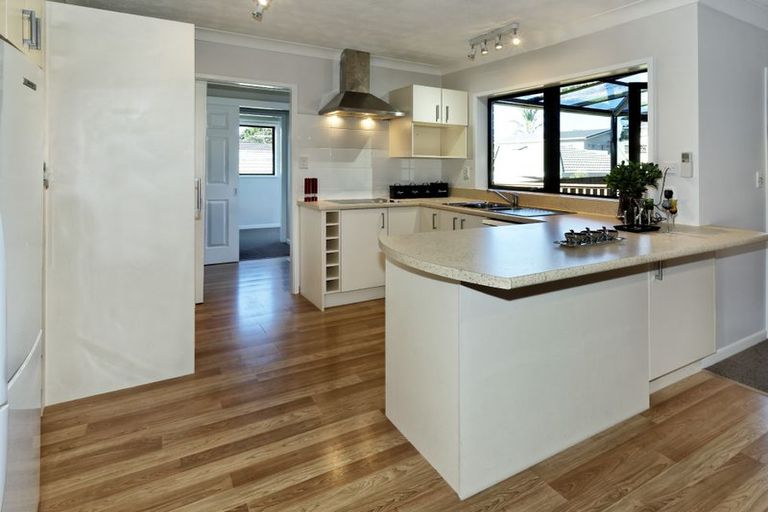 Photo of property in 2 Khaleel Place, Henderson, Auckland, 0612