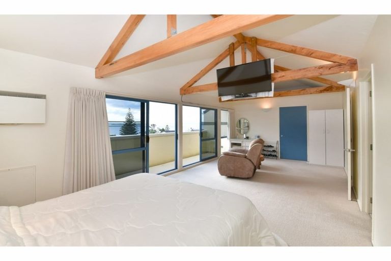 Photo of property in 59 Pacific Parade, Army Bay, Whangaparaoa, 0930