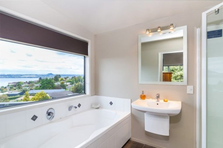 Photo of property in 33 Shera Street, Acacia Bay, Taupo, 3330
