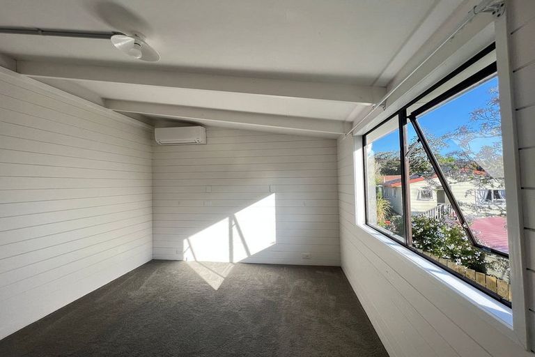 Photo of property in 1/9 Thistledew Place, Bayview, Auckland, 0629