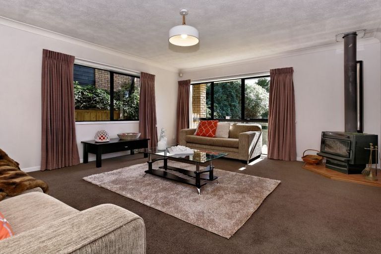 Photo of property in 2 Khaleel Place, Henderson, Auckland, 0612