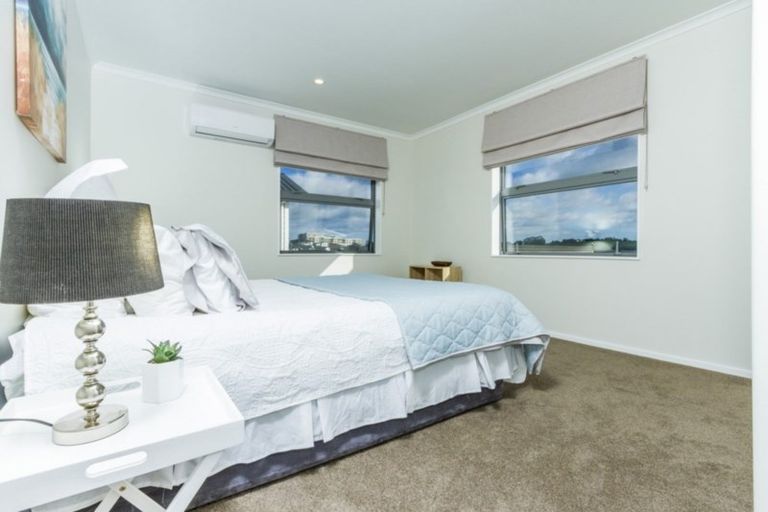 Photo of property in 15b Headland Drive, Long Bay, Auckland, 0630