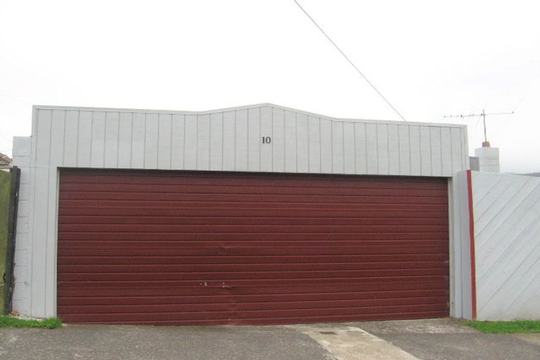 Photo of property in 10 Taylor Terrace, Tawa, Wellington, 5028