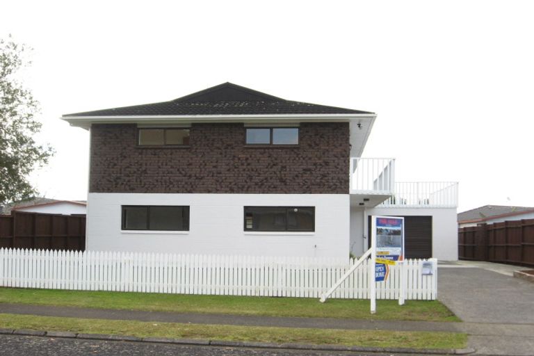 Photo of property in 5 Oakmont Place, Wattle Downs, Auckland, 2103