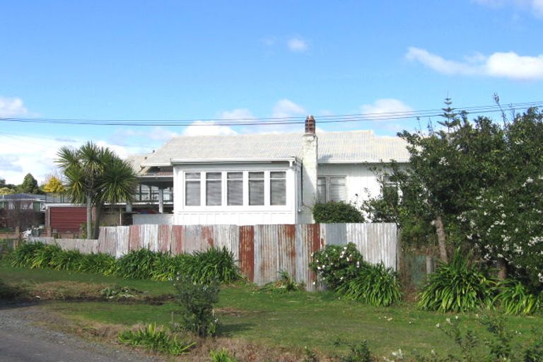 Photo of property in 2 Hawke Crescent, Beachlands, Auckland, 2018
