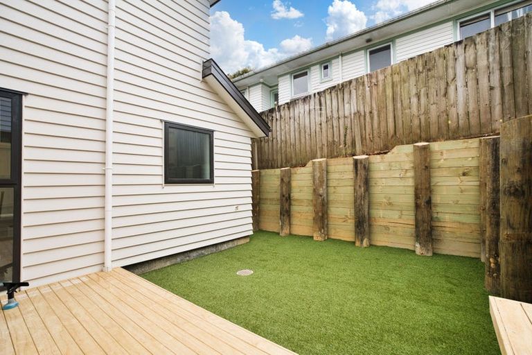 Photo of property in 61a Totaravale Drive, Totara Vale, Auckland, 0629