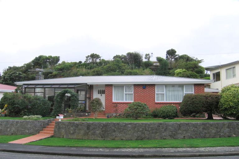 Photo of property in 21 Catherine Crescent, Paparangi, Wellington, 6037