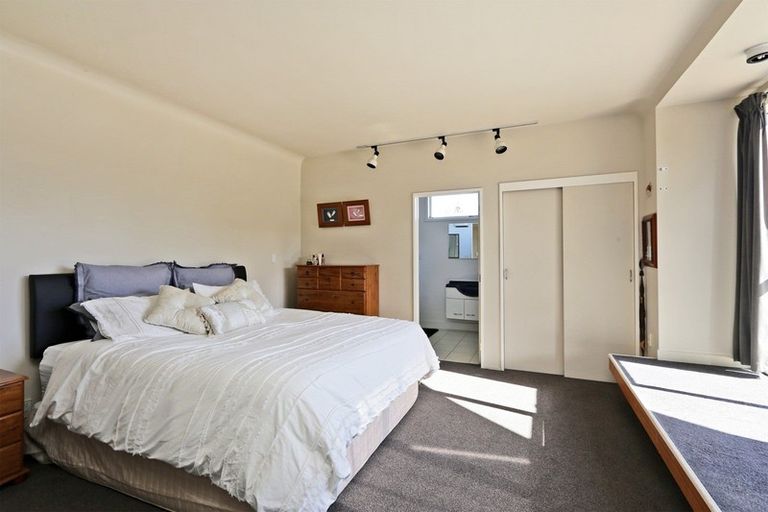 Photo of property in 2 Selwyn Road, Havelock North, 4130