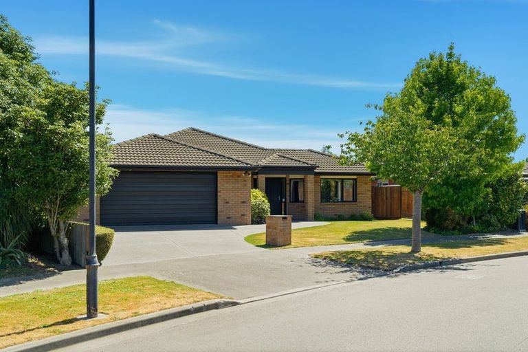 Photo of property in 15 Blowers Place, Halswell, Christchurch, 8025