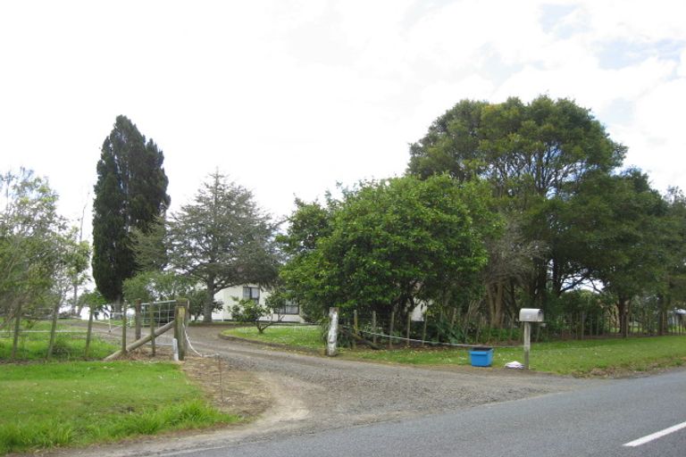 Photo of property in 76 Tawa Road, Kumeu, 0891