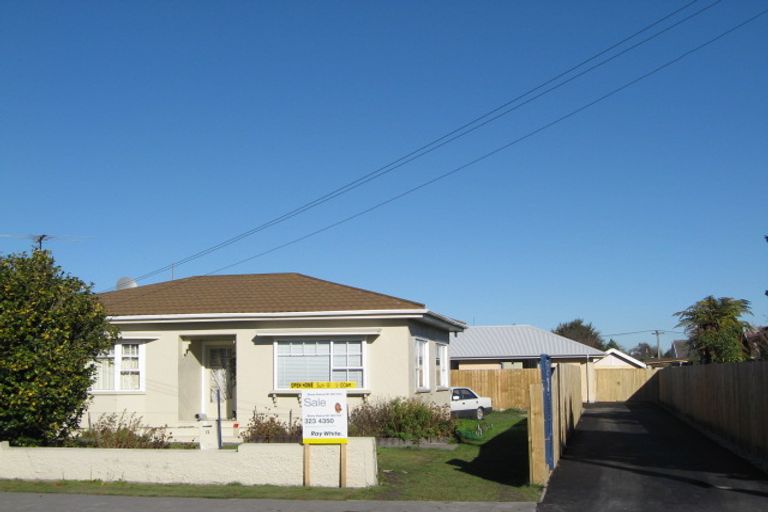 Photo of property in 24 Belfast Road, Belfast, Christchurch, 8051