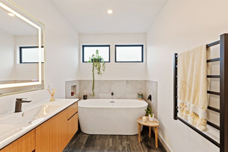 Photo of property in 12 Mackillop Way, Brooklands, New Plymouth, 4310