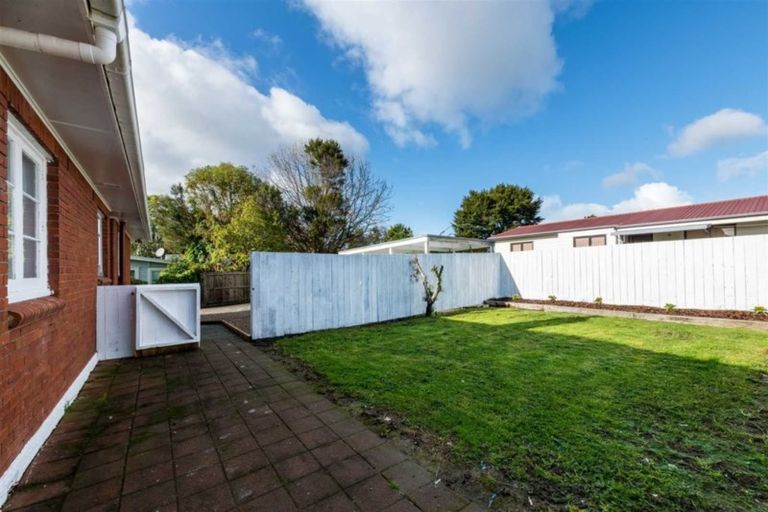 Photo of property in 1/20 Miro Street, New Lynn, Auckland, 0600