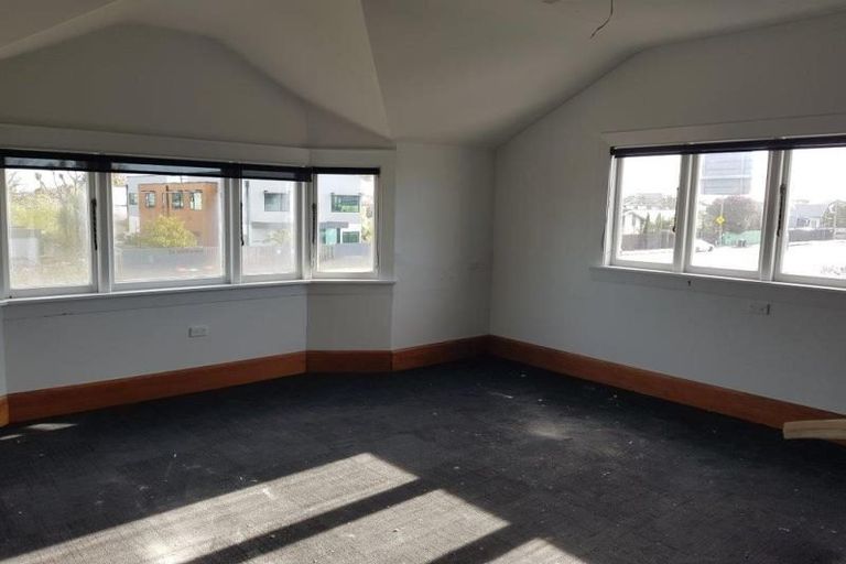 Photo of property in 4 Whitmore Street, Edgeware, Christchurch, 8013