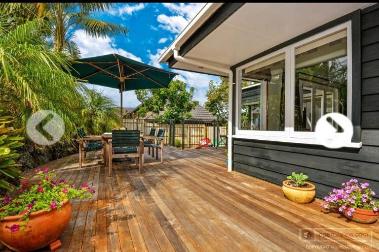 Photo of property in 14 Cloverly Crescent, Campbells Bay, Auckland, 0630
