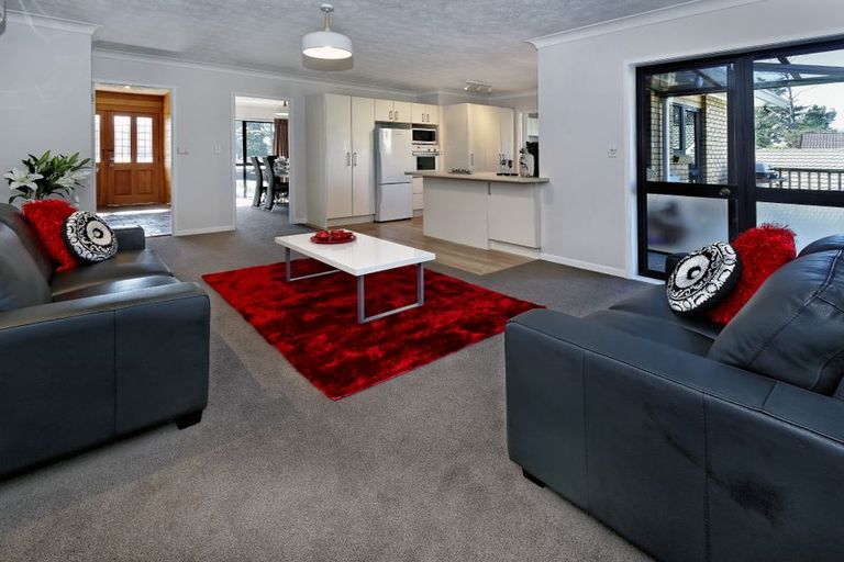 Photo of property in 2 Khaleel Place, Henderson, Auckland, 0612