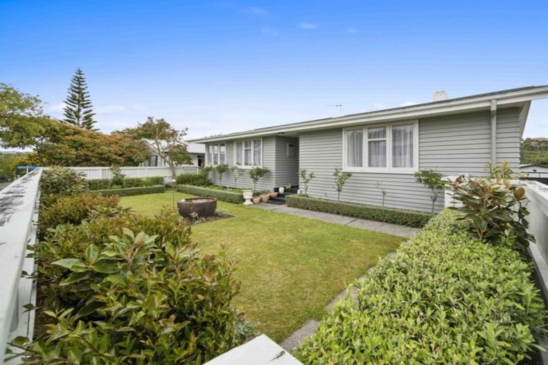Photo of property in 28 Grenville Street, Marfell, New Plymouth, 4310