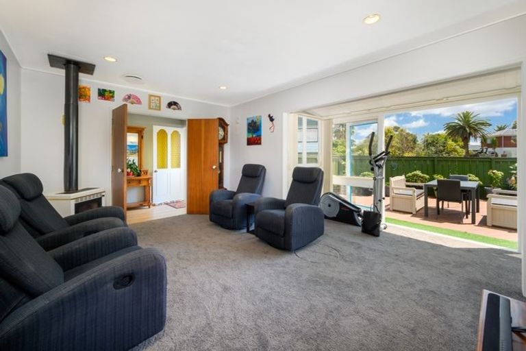 Photo of property in 41 Cascades Road, Pakuranga Heights, Auckland, 2010