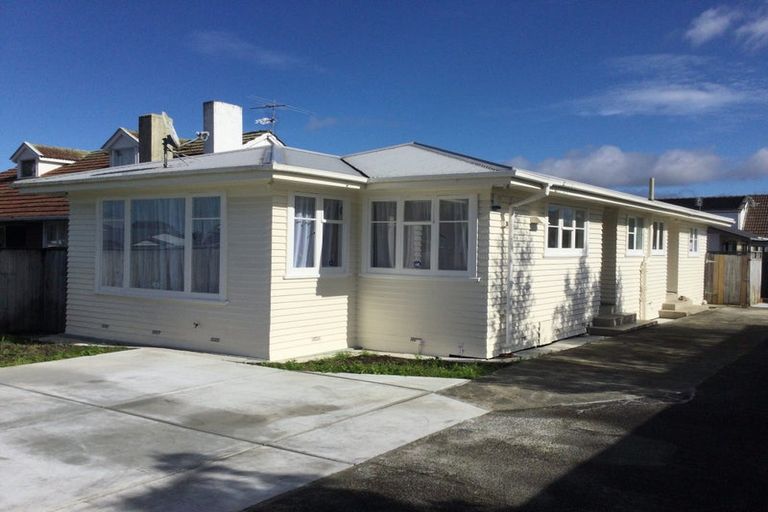 Photo of property in 208 Te Atatu Road, Te Atatu South, Auckland, 0610