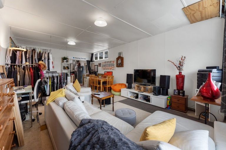 Photo of property in 68 Pinehaven Road, Pinehaven, Upper Hutt, 5019