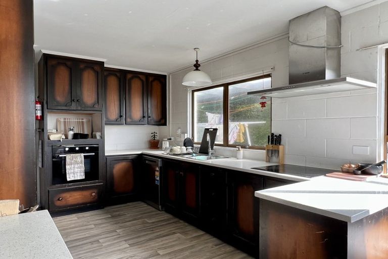 Photo of property in 24 The Esplanade, Eastern Beach, Auckland, 2012