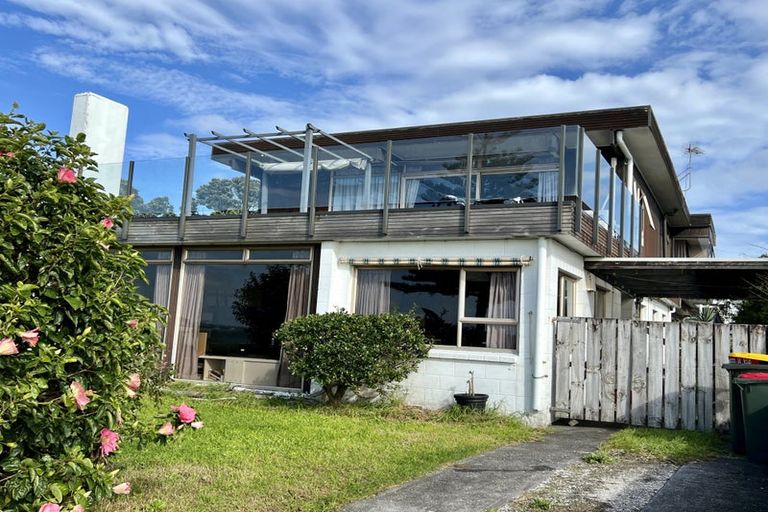 Photo of property in 24 The Esplanade, Eastern Beach, Auckland, 2012