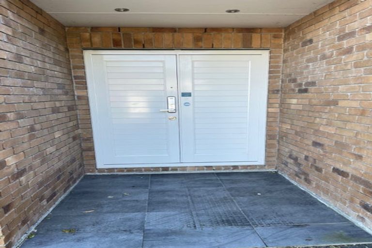 Photo of property in 18 Mulroy Place, Pinehill, Auckland, 0632