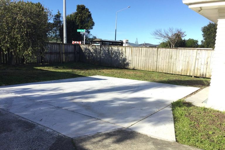Photo of property in 208 Te Atatu Road, Te Atatu South, Auckland, 0610